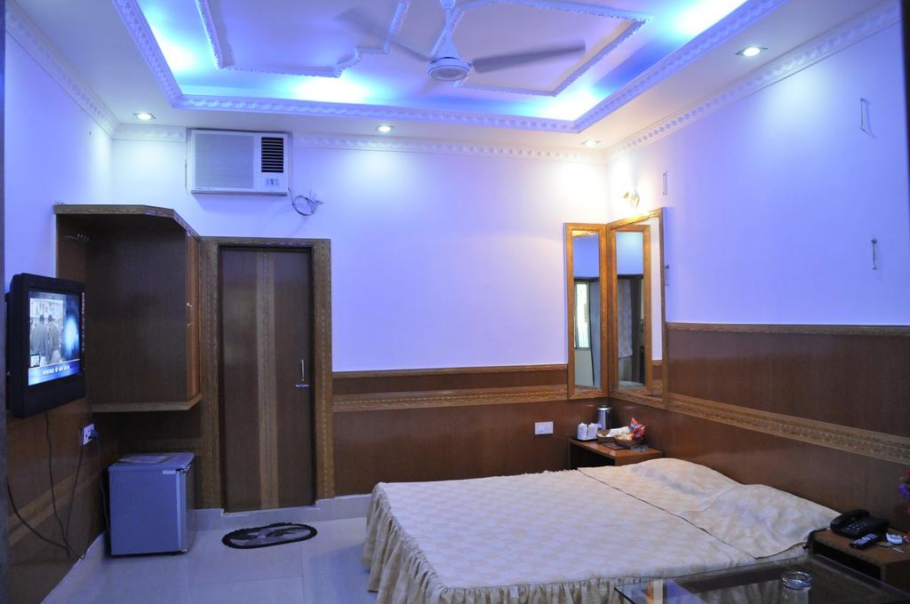 Heera Hotel Kolkata