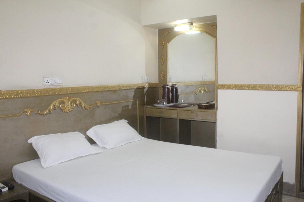 Hotel Heera Kolkata